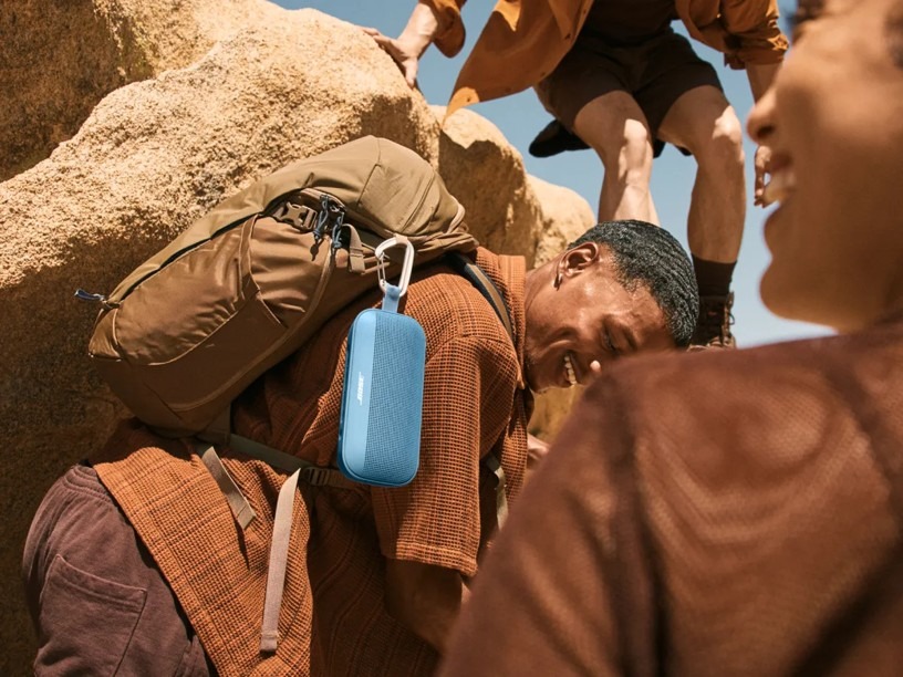 Detalj kućišta Bose SoundLink Flex 2nd Gen – IP67 zaštita i utility loop